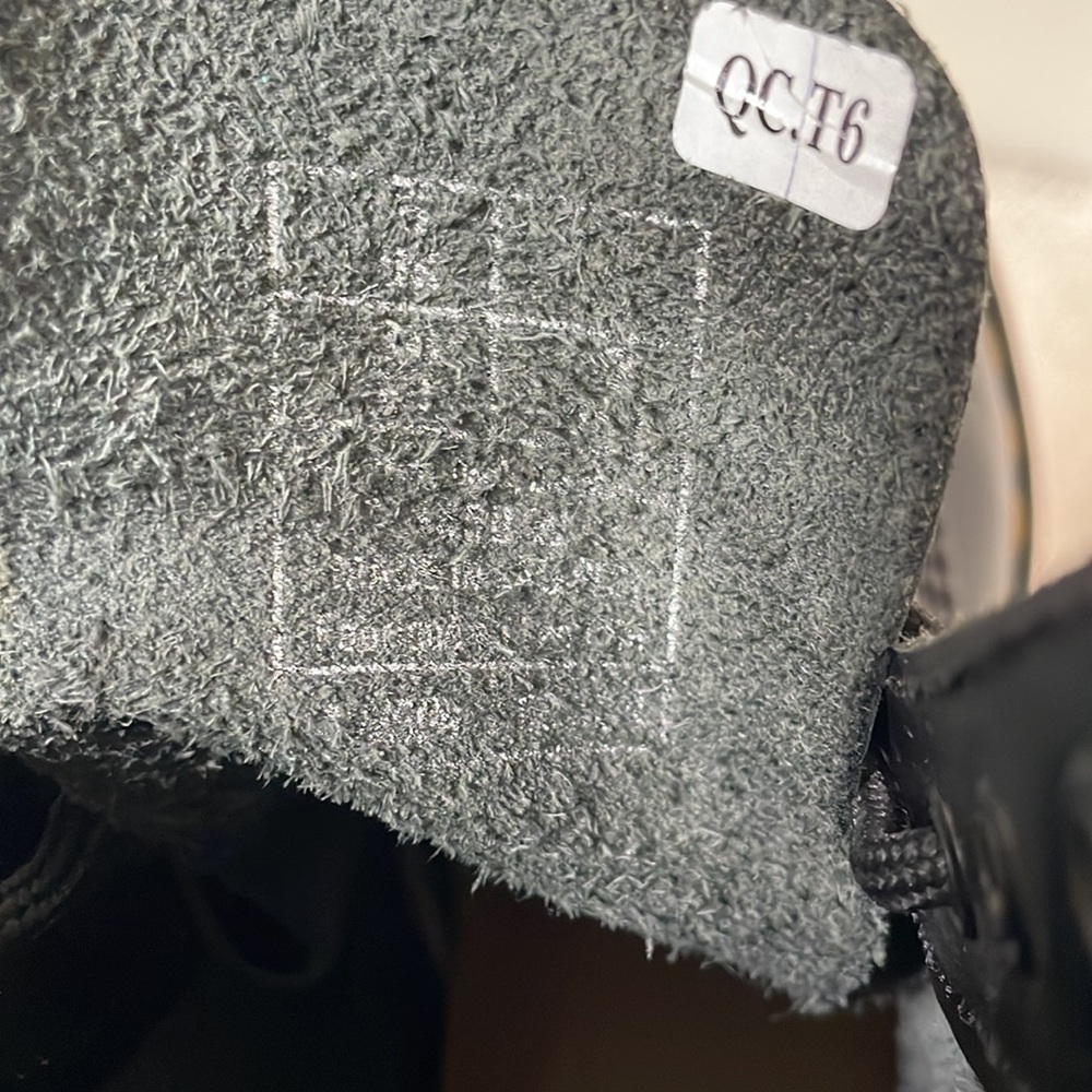 Doc Martins Boot, gently used - image 2